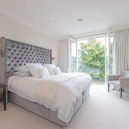 Villa 5 Double Bed Town House In South Kensington