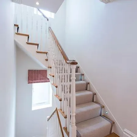 5 Double Bed Town House In South Kensington Villa London