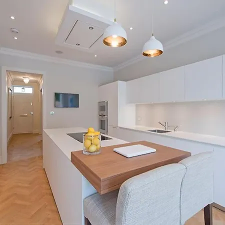 Villa 5 Double Bed Town House In South Kensington *