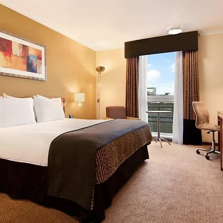 Hilton London 4* Croydon