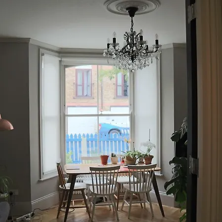 Beautiful Maisonnette Flat In Islington *