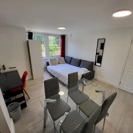 Cosy By Clapham South Underground! Apartment *