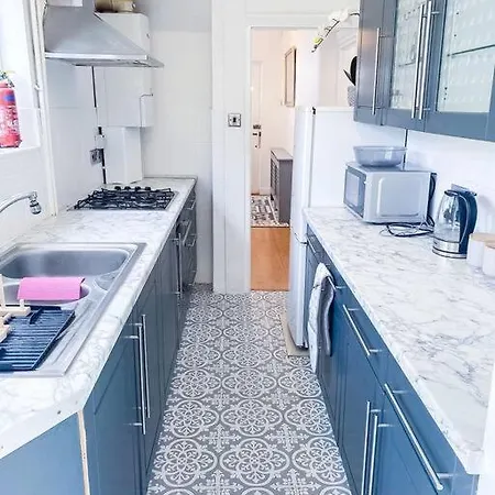 Hébergement de vacances Stunning Modern Cozy 5 Star 3 Bedroom House-free Parking Greater London Metro Stations Hosted By Tony