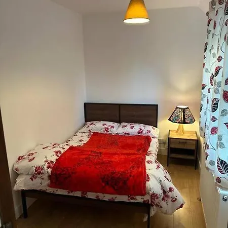 Spacious 3bhk Near Heathrow Holiday home *
