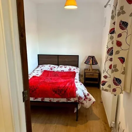 Holiday home Spacious 3bhk Near Heathrow