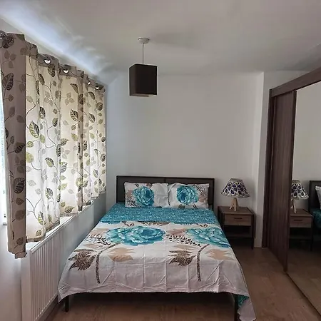 Spacious 3bhk Near Heathrow Holiday home