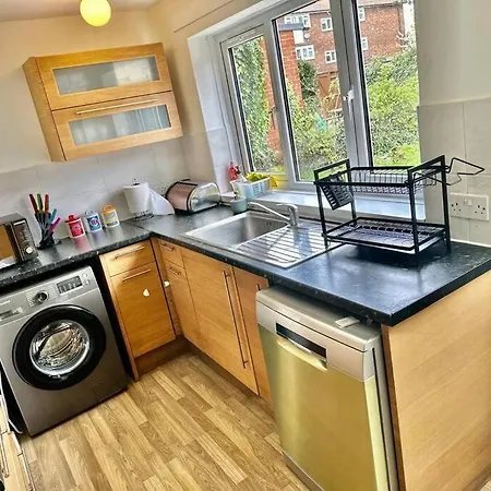 Spacious 3bhk Near Heathrow * Cranford