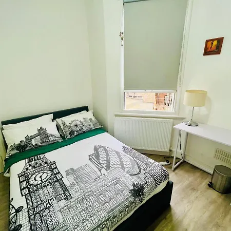 Cozy In Hampstead Heath Apartment