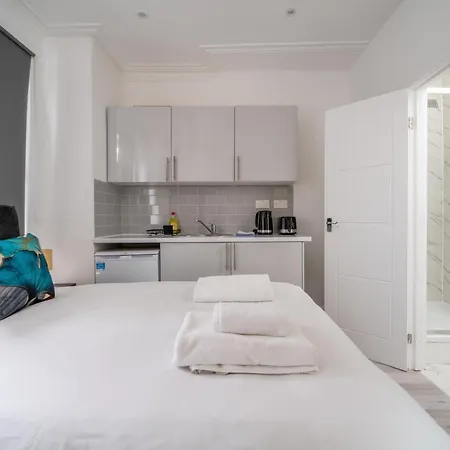 Selwyn Road Apartment London