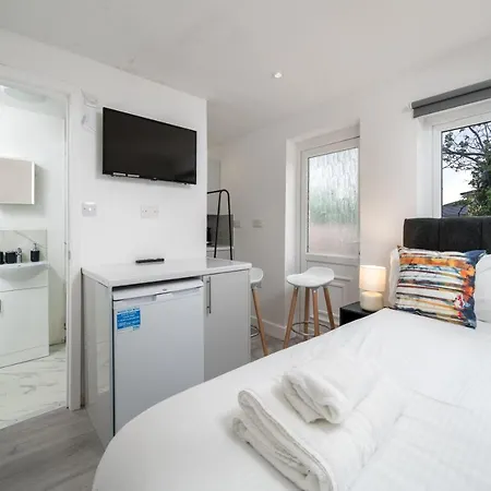 Apartment Selwyn Road *