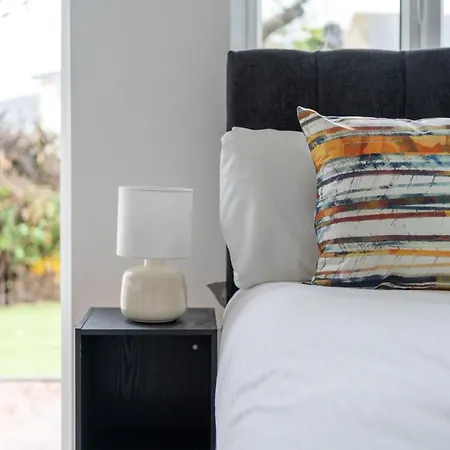 Apartment Selwyn Road London