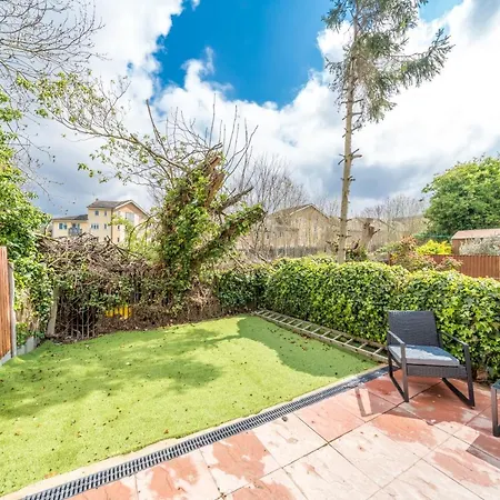 Apartment Selwyn Road London