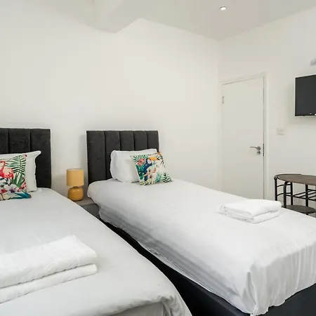 Apartment Selwyn Road