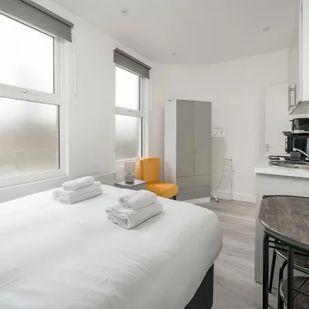 Selwyn Road Apartment