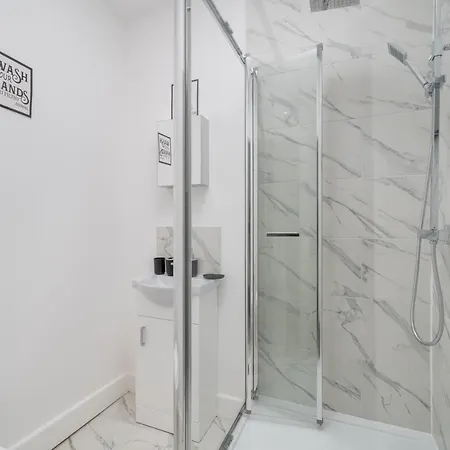 Selwyn Road Apartment London
