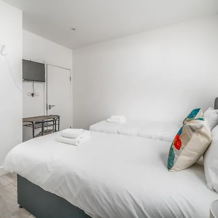 Apartment Selwyn Road London