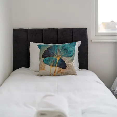 Apartment Selwyn Road *