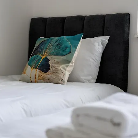 Apartment Selwyn Road London