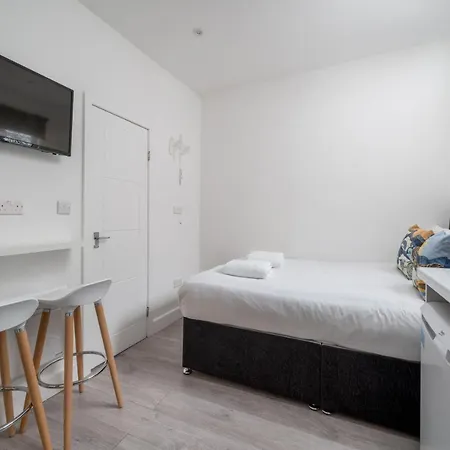 Selwyn Road Apartment