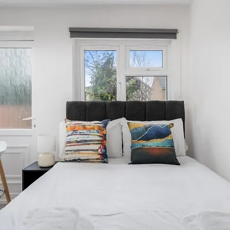 Apartment Selwyn Road *