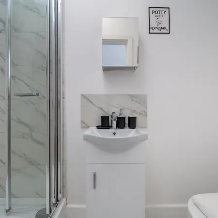 Apartment Selwyn Road *