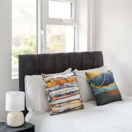 Apartment Selwyn Road *