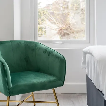 Selwyn Road Apartment