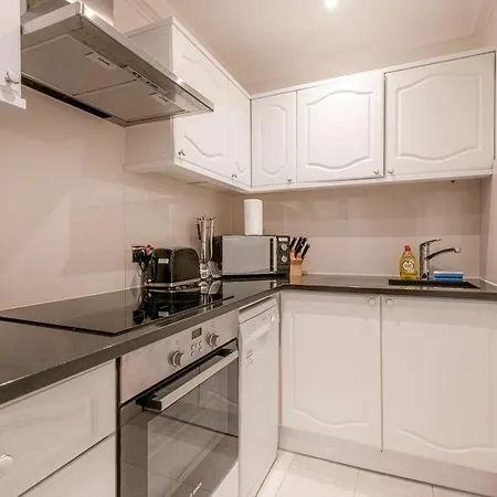 Queensgate Court 4*