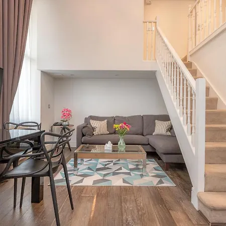 Aparthotel Queensgate Court 4*