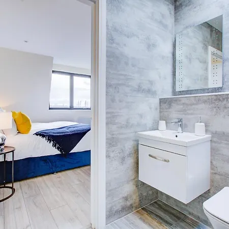 Apartment Hybrid Resi - Cheam, Sutton Near Wimbledon With Onsite Car Parking *
