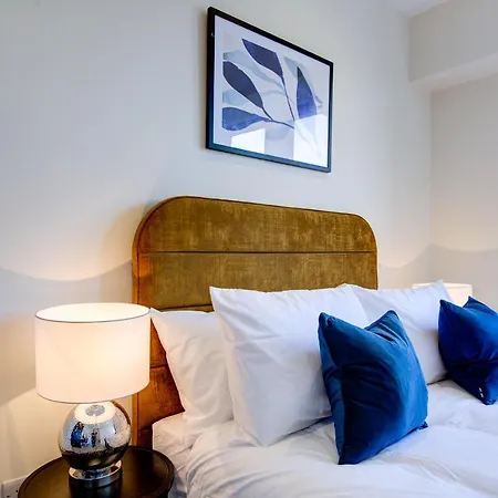 Hybrid Resi - Cheam, Sutton Near Wimbledon With Onsite Car Parking Apartment Cheam