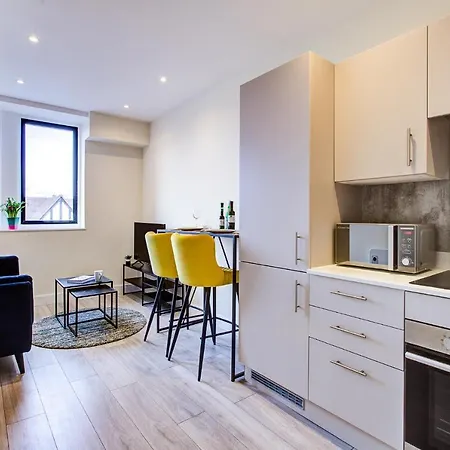 Hybrid Resi - Cheam, Sutton Near Wimbledon With Onsite Car Parking Apartment