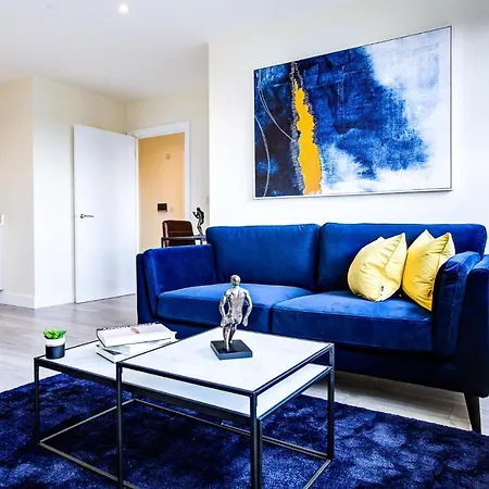 Hybrid Resi - Cheam, Sutton Near Wimbledon With Onsite Car Parking * Cheam