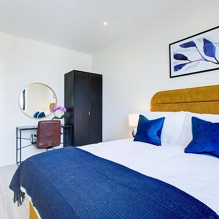 Hybrid Resi - Cheam, Sutton Near Wimbledon With Onsite Car Parking Cheam