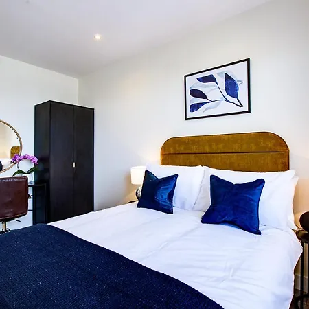 Apartment Hybrid Resi - Cheam, Sutton Near Wimbledon With Onsite Car Parking