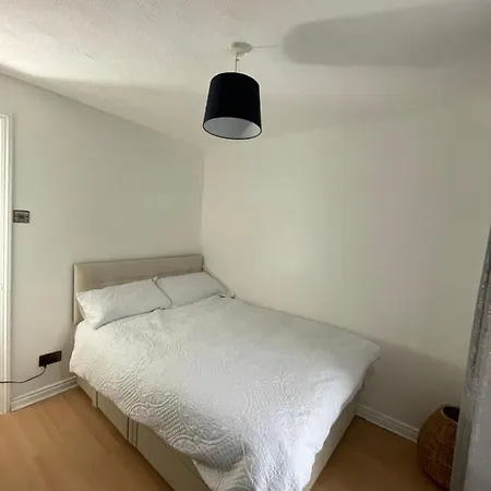 Beautiful 2 Bedroom Flat In London! Near Excel O2 Arena And Central! With Garden Apartmán