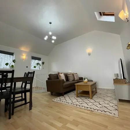 Beautiful 2 Bedroom Flat In London! Near Excel O2 Arena And Central! With Garden Apartmán