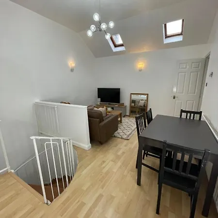 Beautiful 2 Bedroom Flat In London! Near Excel O2 Arena And Central! With Garden Apartmán Londýn