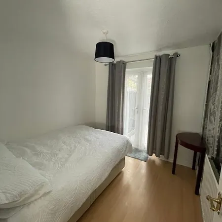 Beautiful 2 Bedroom Flat In London! Near Excel O2 Arena And Central! With Garden * Londýn