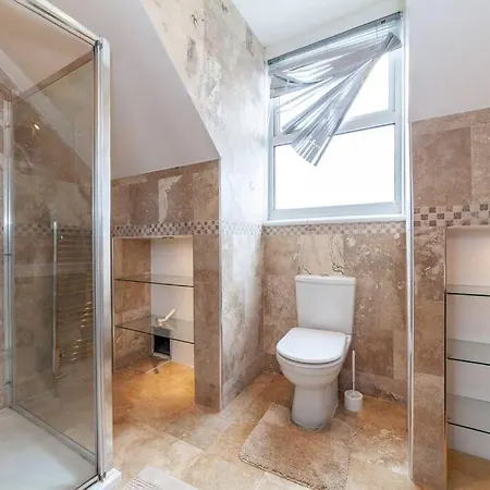 Apartment 2 Bedroom Duplex