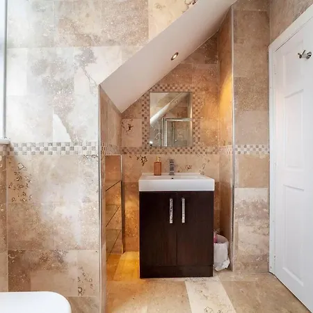Apartment 2 Bedroom Duplex London