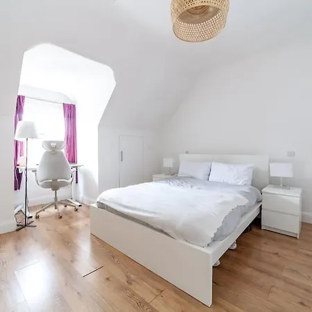 Apartment 2 Bedroom Duplex *