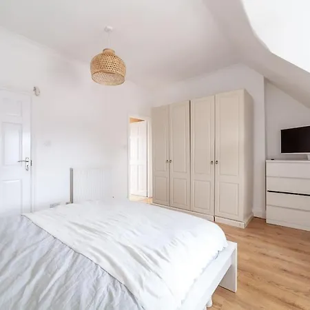 2 Bedroom Duplex Apartment *