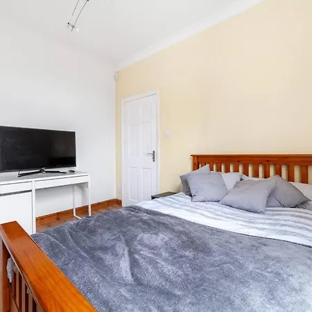 2 Bedroom Duplex Apartment *