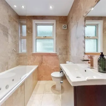 2 Bedroom Duplex * London