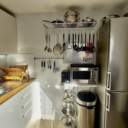 Apartment, Kings Cross 6 Mins Walk * Londra