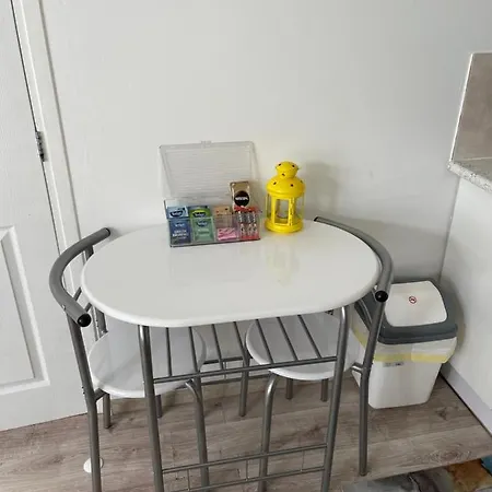 Studio Flat Fully Equipped * Croydon