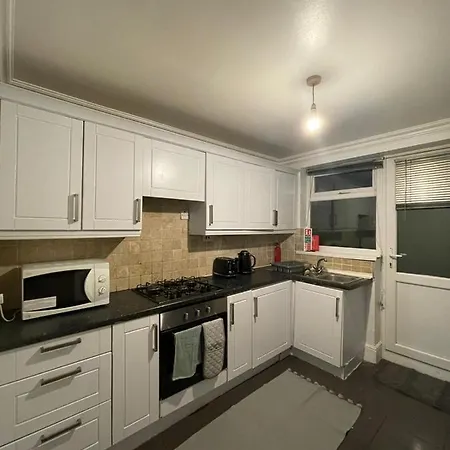 In Rectory Road Homestay London