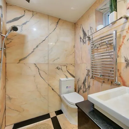 Large 1 Bedroom Flat In Paddington Apartment