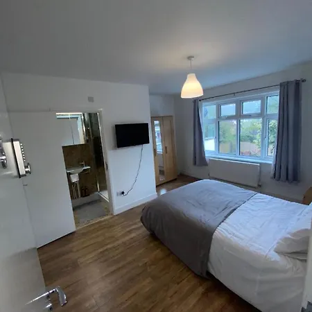 Clapham South Station By Pink Consultants Apartment London